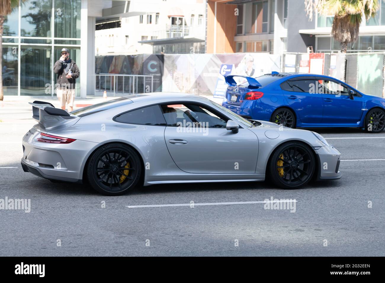 Long Beach, California Stati Uniti d'America - 11 aprile 2021: Porsche 911  GT3 grigio RS. Vista laterale Foto stock - Alamy