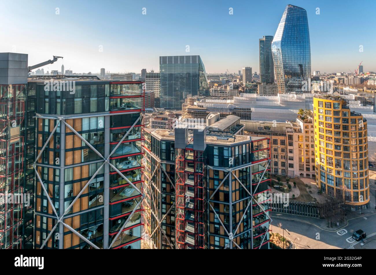 Una vista rialzata di Neo Bankside, Bankside Lofts e la torre One Blackfriars su Bankside, a sud di Londra. Foto Stock