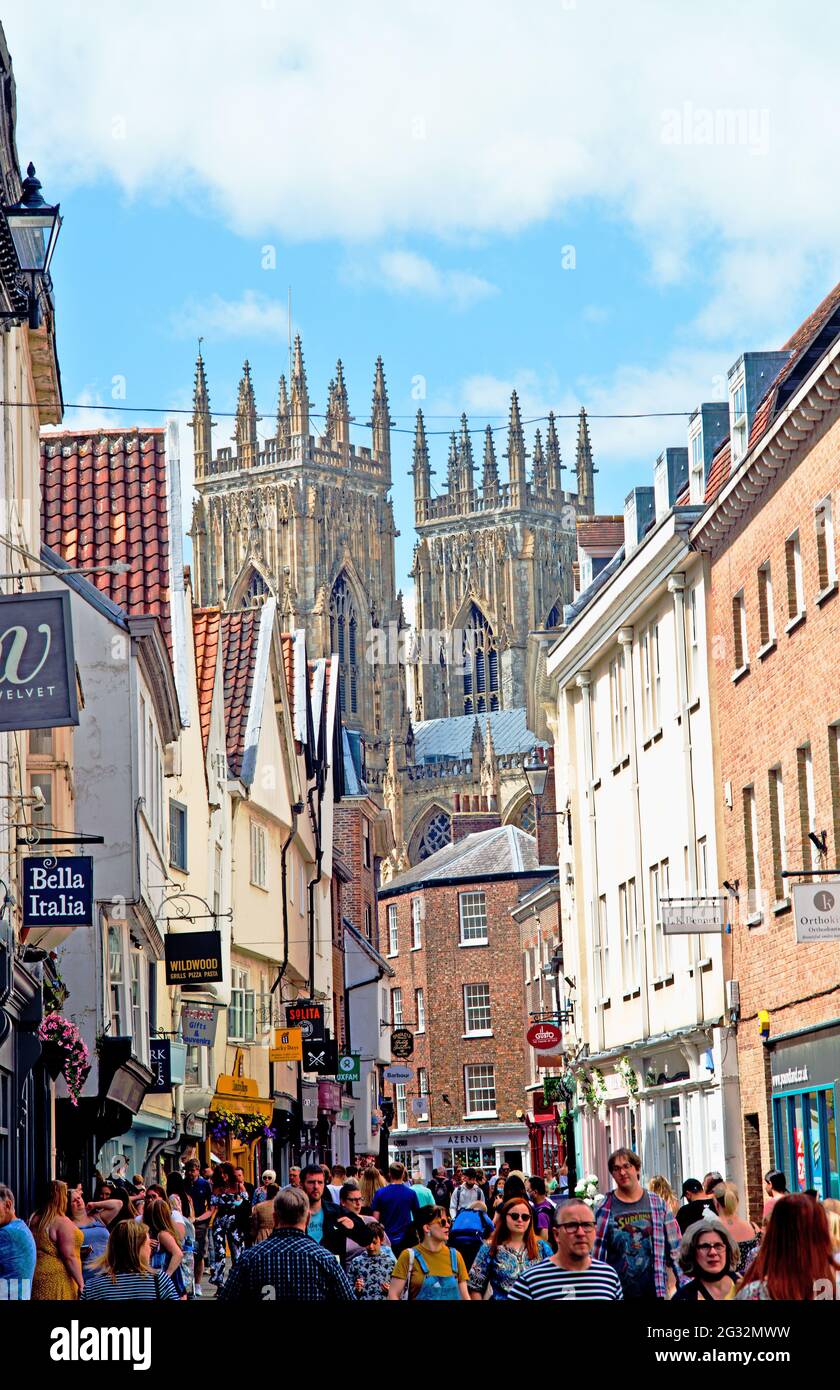 Bassa Petergate, York, Inghilterra Foto Stock