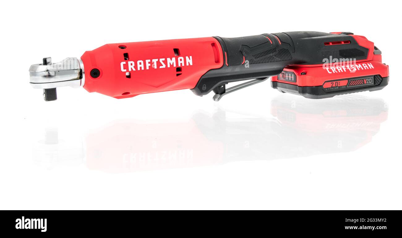 Winneconne, WI - 10 giugno 2021: Un pacchetto di prese a impatto Craftsman su uno sfondo isolato Foto Stock Winneconne, WI - 10 giugno 2021: Un pacchetto di prese a impatto Craftsman su uno sfondo isolato Foto Stock