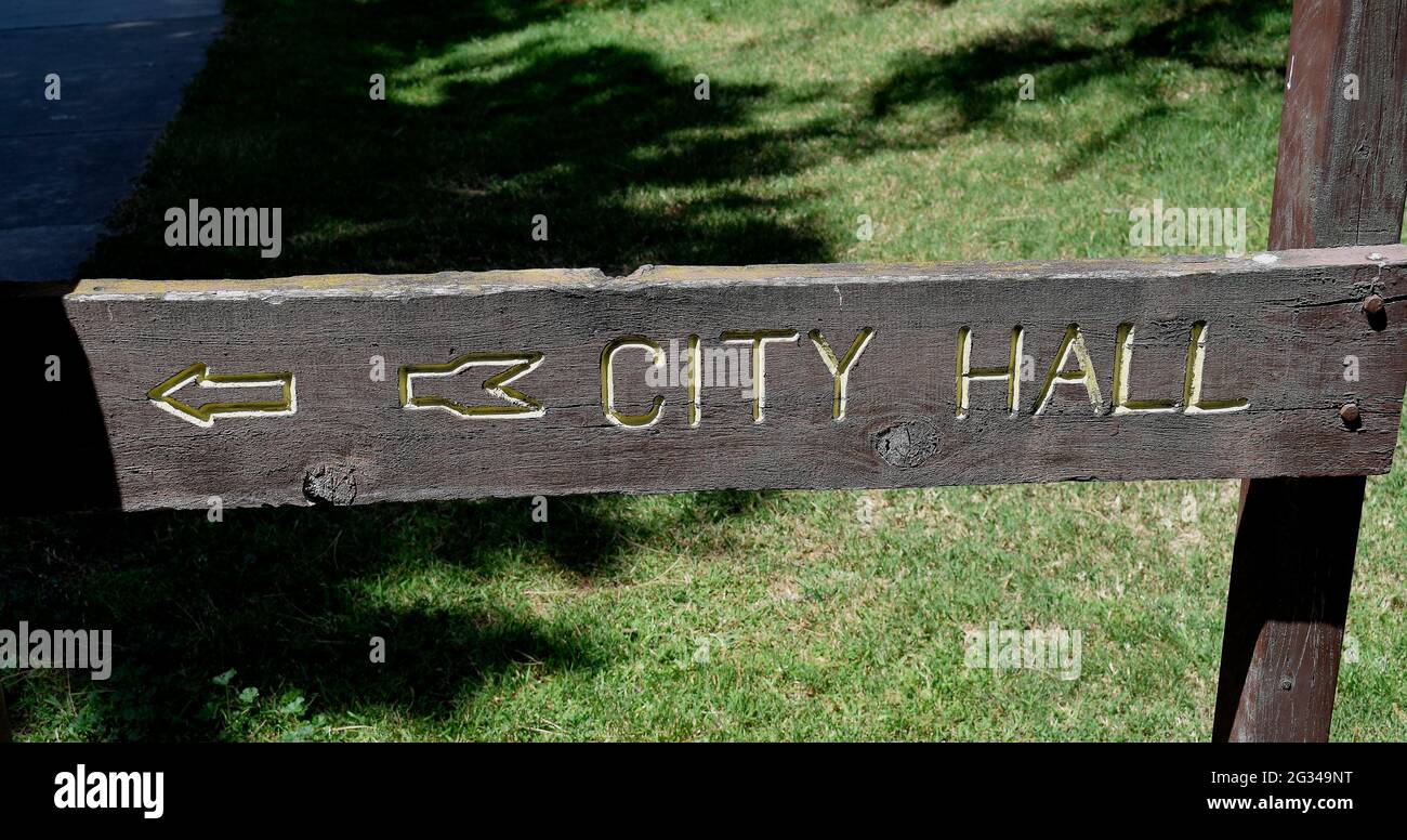 wooden Union City, cartello di direzione del Municipio, California Foto Stock