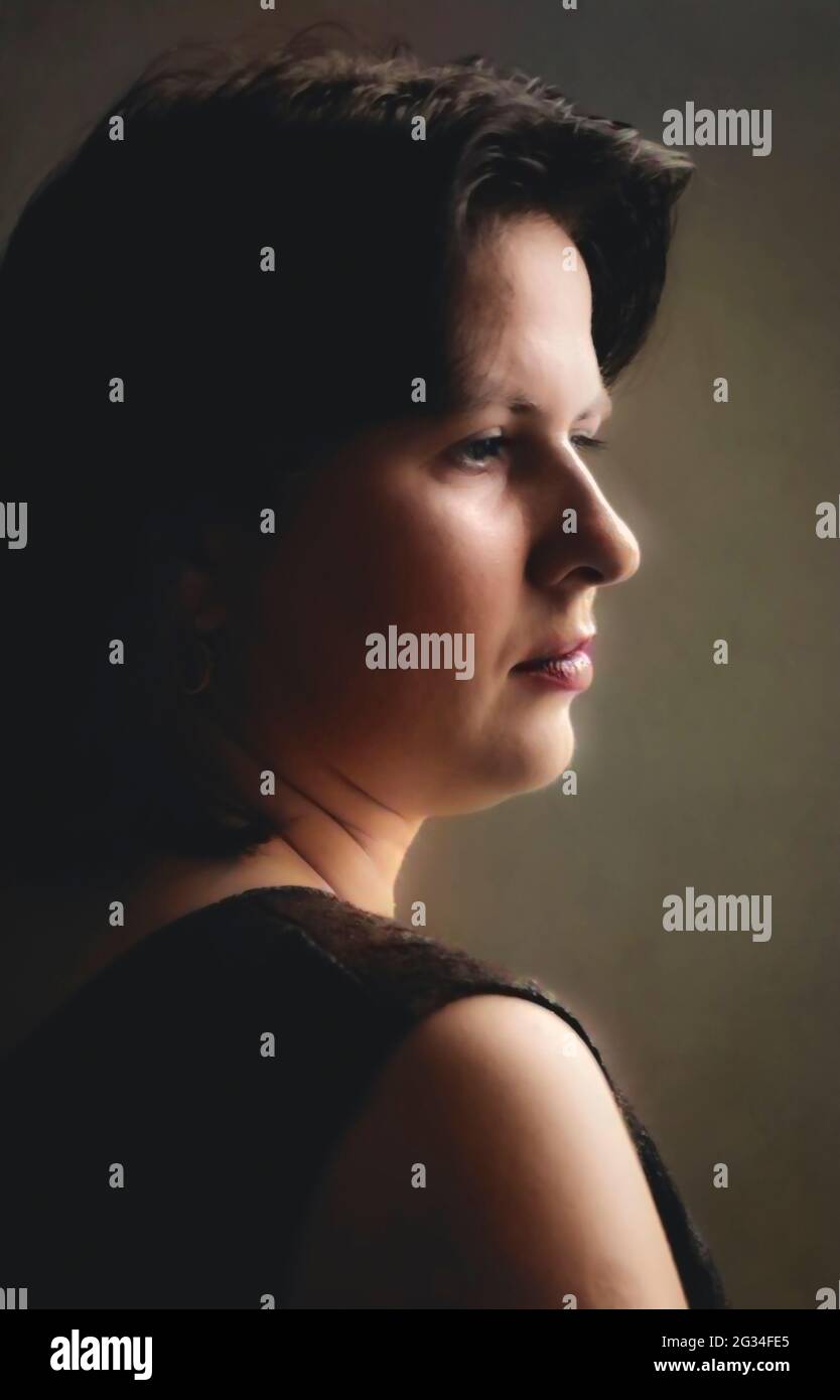 Ritratto di una giovane donna Foto Stock