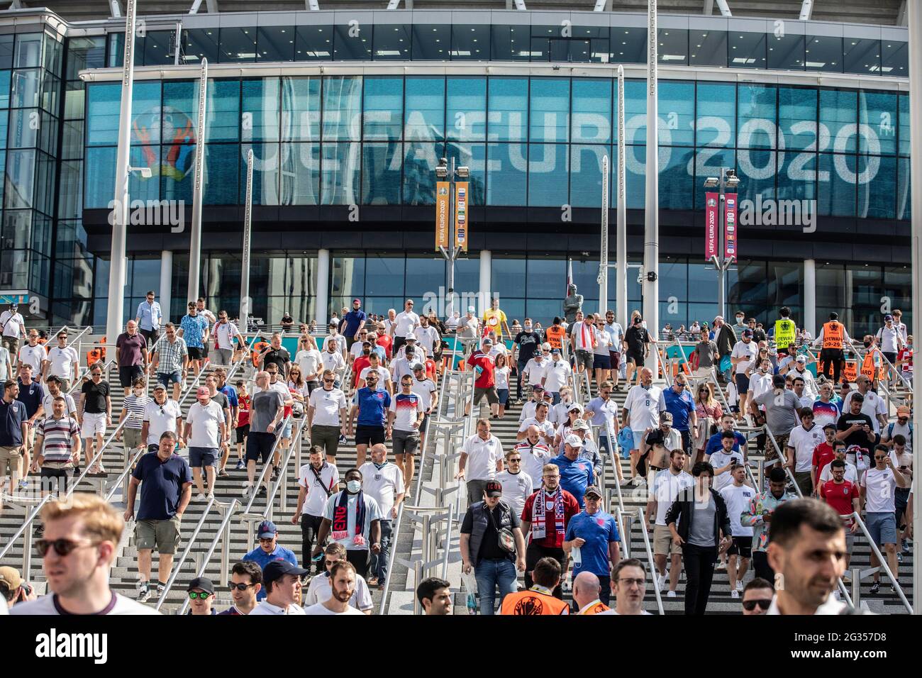 Wembley Stadium, Londra, Regno Unito. 13 giugno 2021. FOTO: JEFF GILBERT 13 Giugno 2021 Wembley Stadium, Londra, Inghilterra tifosi fuori Wembley Stadium davanti all'Inghilterra contro Croazia Euro 2020 Match Credit: Jeff Gilbert/Alamy Live News Foto Stock