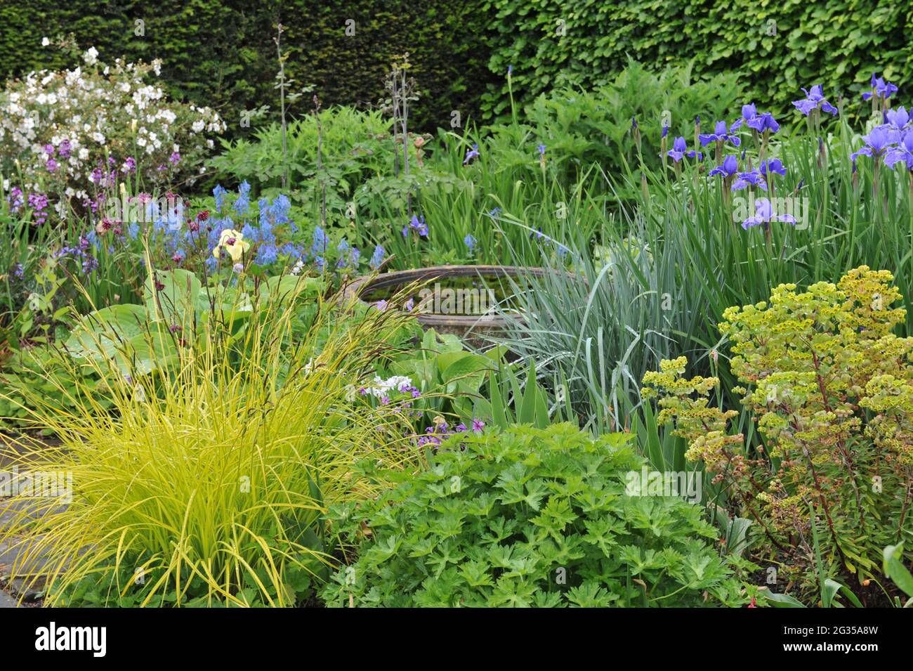 WOLLERTON, SHROPSHIRE / REGNO UNITO - 22 MAGGIO 2014: Il giardino a Wollerton Old Hall Foto Stock