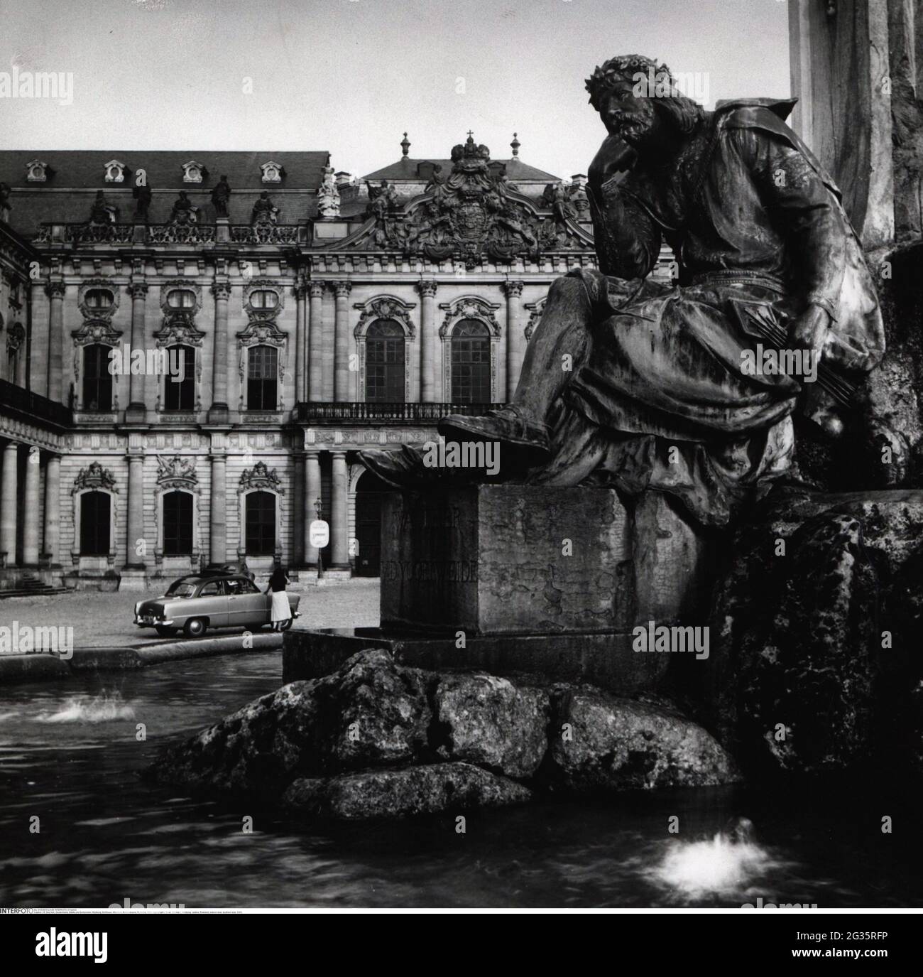 Geografia / viaggio, Germania, Würzburg, castelli, Residenz, Vista esterna, lato sud, 1953, INFORMAZIONI-AUTORIZZAZIONE-DIRITTI-AGGIUNTIVI-NON-DISPONIBILI Foto Stock