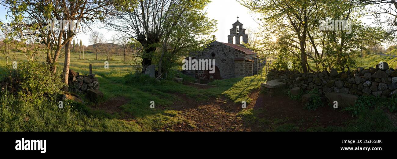 FRANCIA. HAUTE-LOIRE (43) MONTBONNET VILLAGGIO. CHIESA Foto Stock