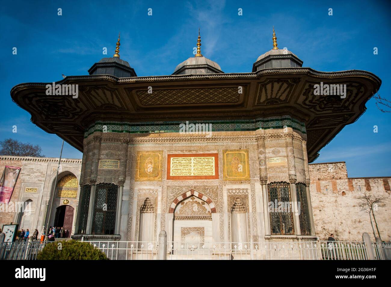 Sultanahmet,İstanbul/Turchia -03/22/2010:Palazzo Topkapi con la Fontana Ahmed III Foto Stock