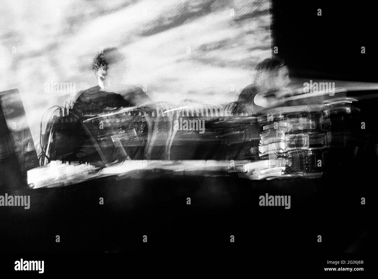 I Chemical Brothers si esibiscono all'Essential Music Festival 1997, Stammer Park, Brighton, Inghilterra, Regno Unito. Foto Stock