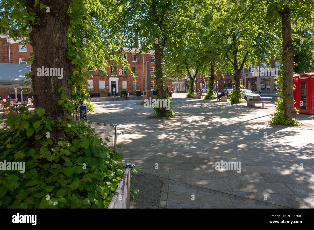 Una visione del nuovo sguardo di Tombland Norwich dopo importanti lavori di rilocazione Foto Stock