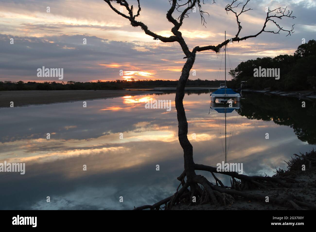 Porto sicuro con bellissimo tramonto invernale Foto Stock