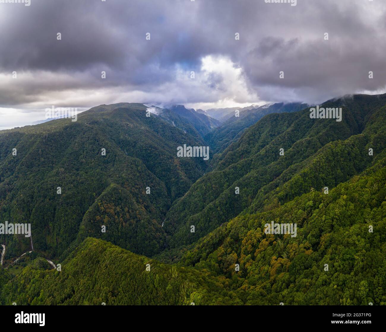Vista aerea sulle montagne del centro di Madeira, Portogallo Foto Stock