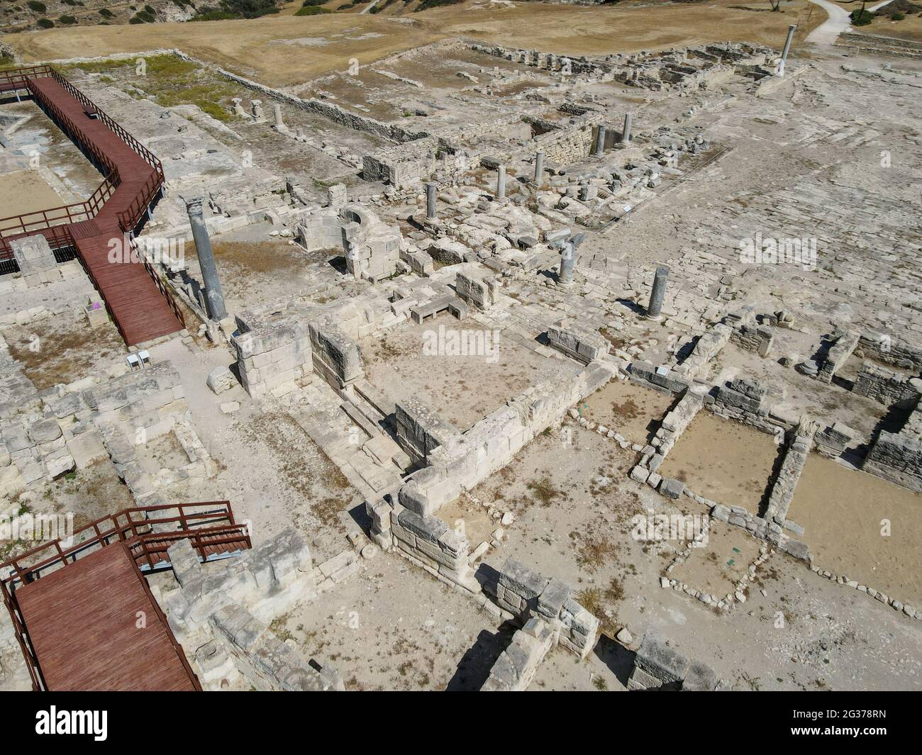 Vista del drone sui resti archeologici di Kourion sull'isola di Cipro Foto Stock