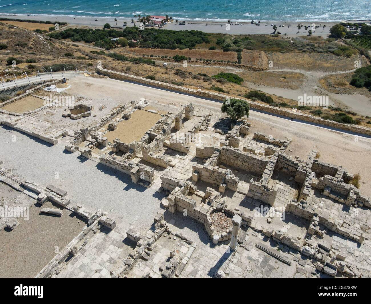 Vista del drone sui resti archeologici di Kourion sull'isola di Cipro Foto Stock