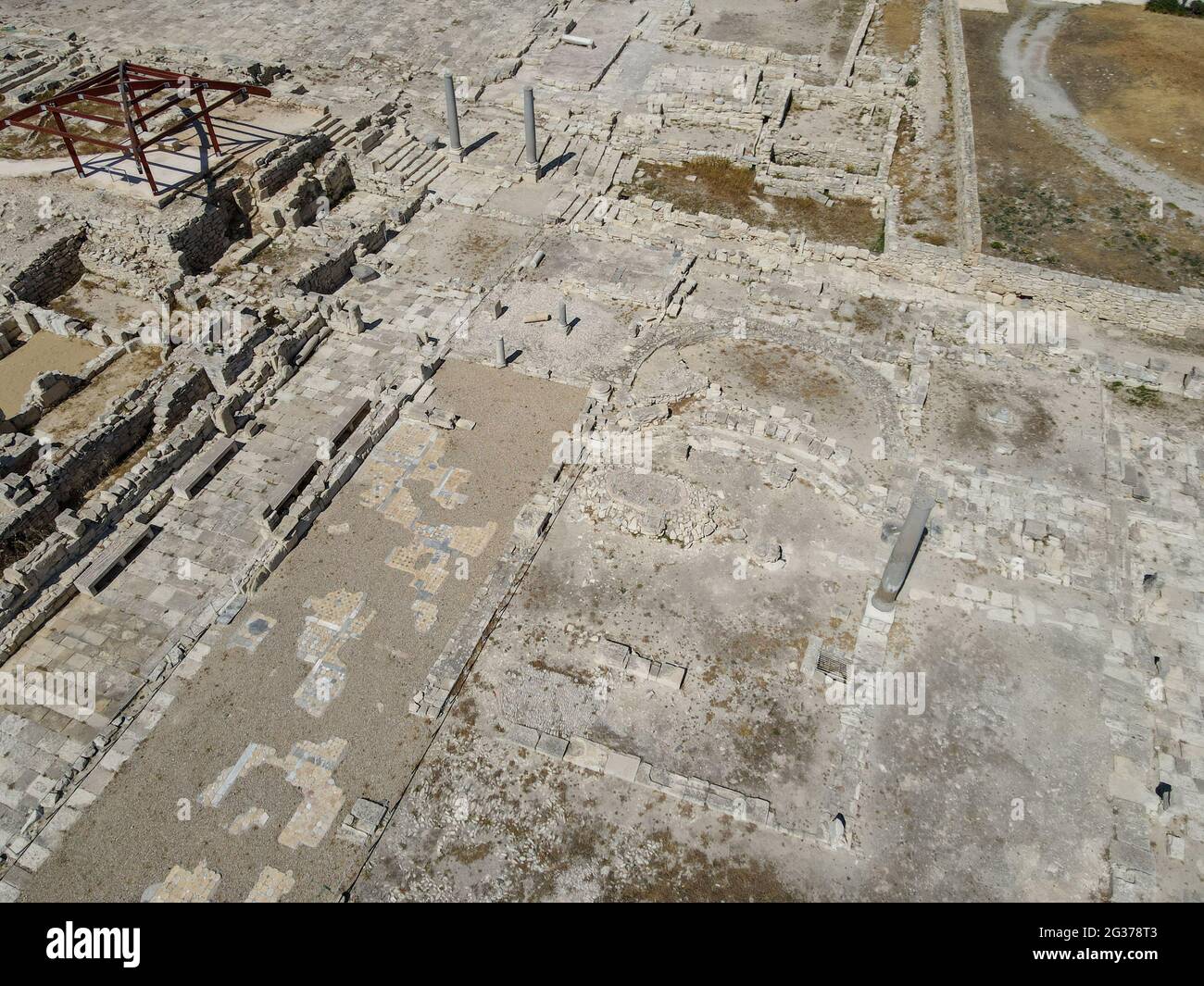 Vista del drone sui resti archeologici di Kourion sull'isola di Cipro Foto Stock
