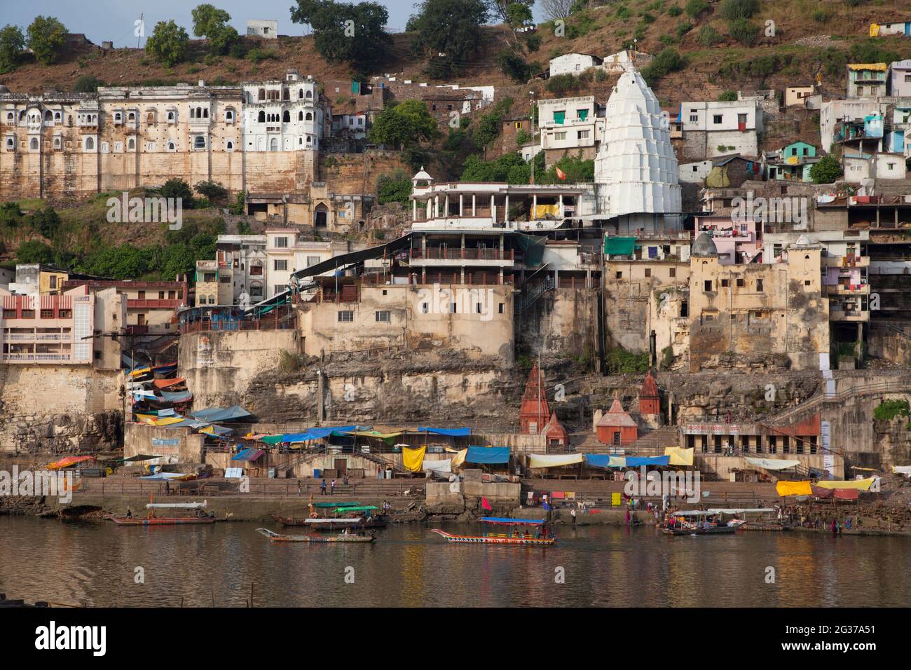 Shri Omkar Mandhata tempio sul fiume Narmada a Omkareshwar, Madhya Pradesh, è dedicato a Shiva. Foto Stock