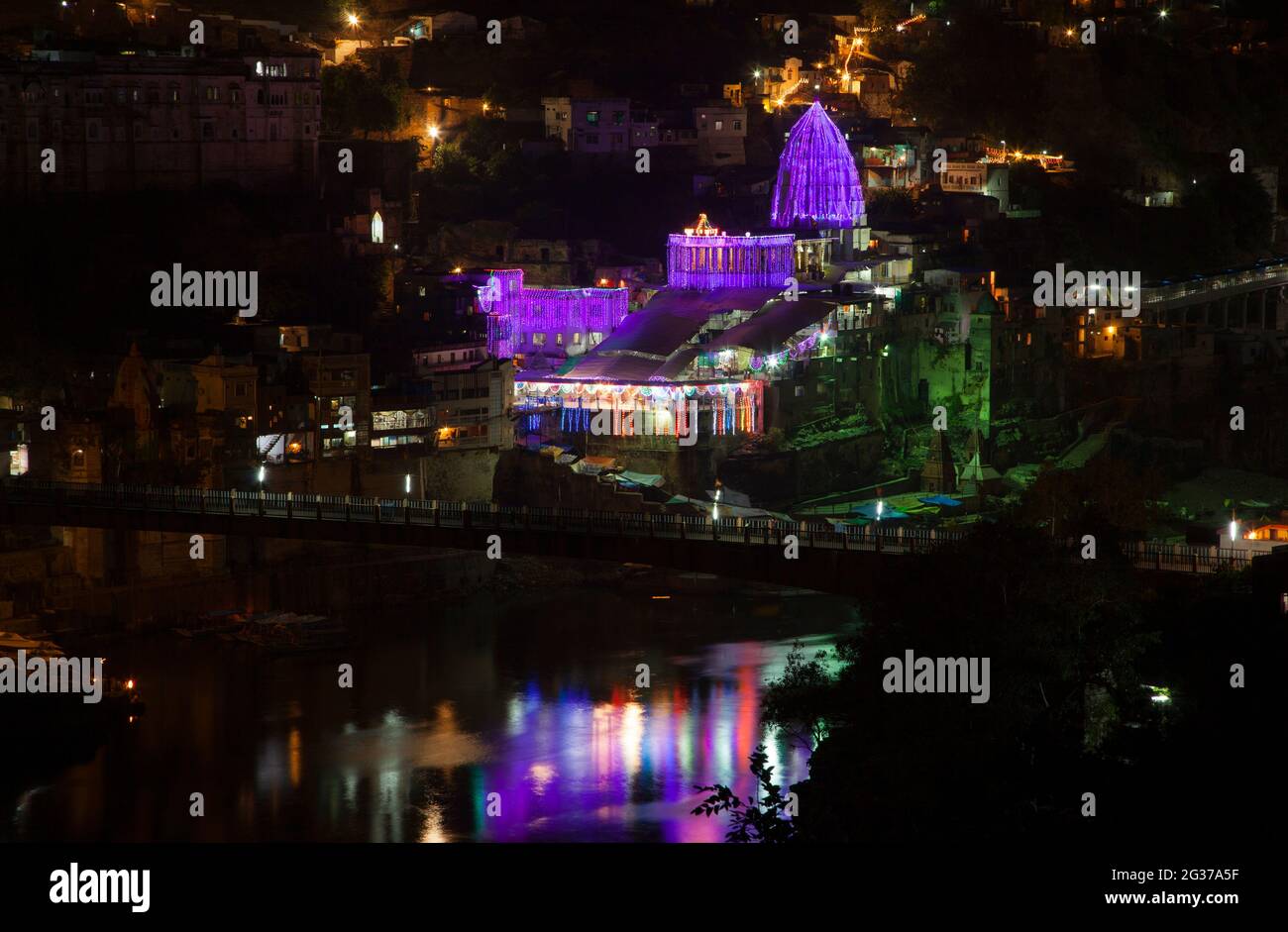 Shri Omkar Mandhata tempio sul fiume Narmada a Omkareshwar, Madhya Pradesh, è dedicato a Shiva. Foto Stock