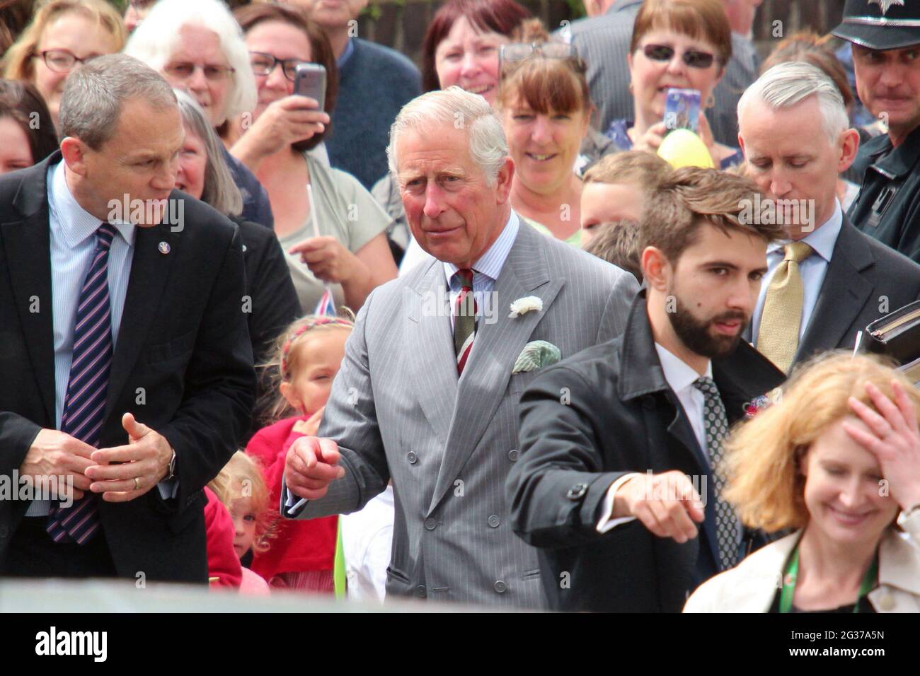 Il principe del Galles, il principe Carlo, durante la sua visita annuale in Galles Foto Stock