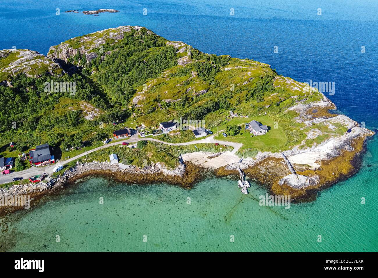Aereo di Brensholmen con le sue acque turchesi, Senja strada panoramica, Norvegia Foto Stock