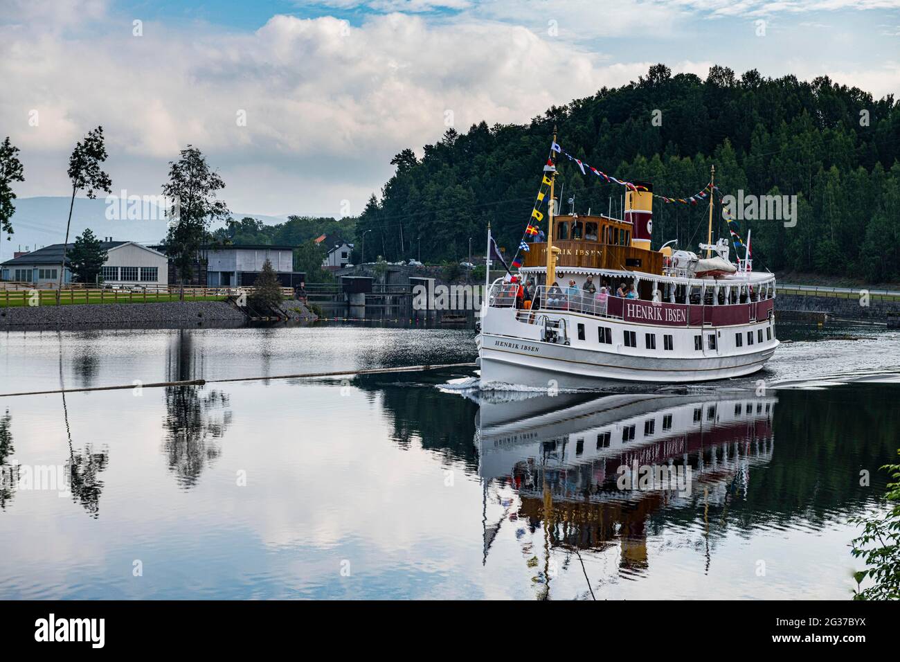 Barca turistica sul canale Telemark, Norvegia Foto Stock