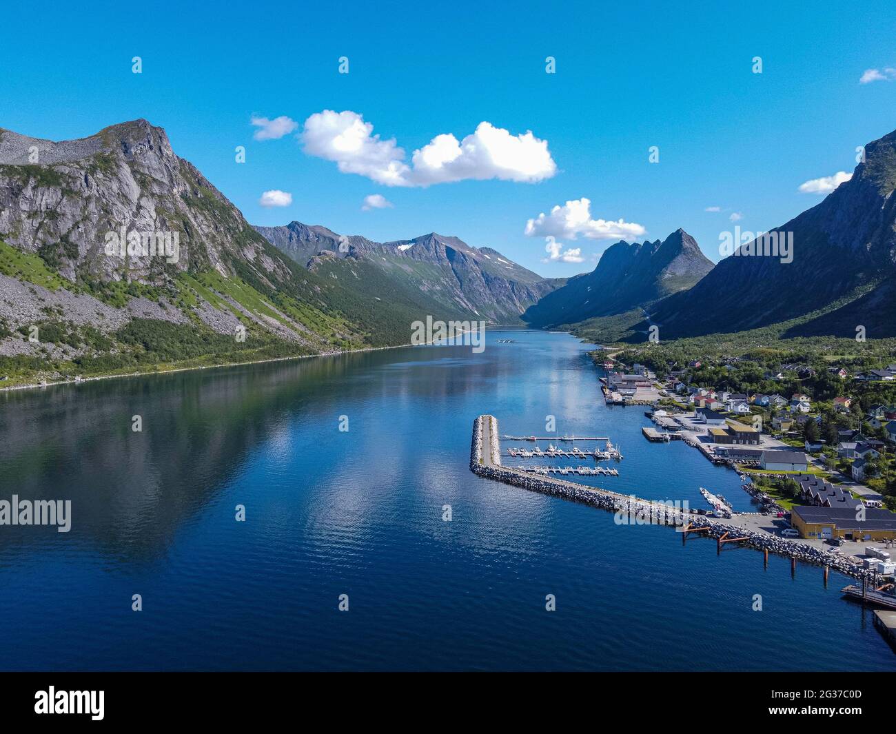 Aereo di Gryllefjord, Senja, strada panoramica Senja, Norvegia Foto Stock