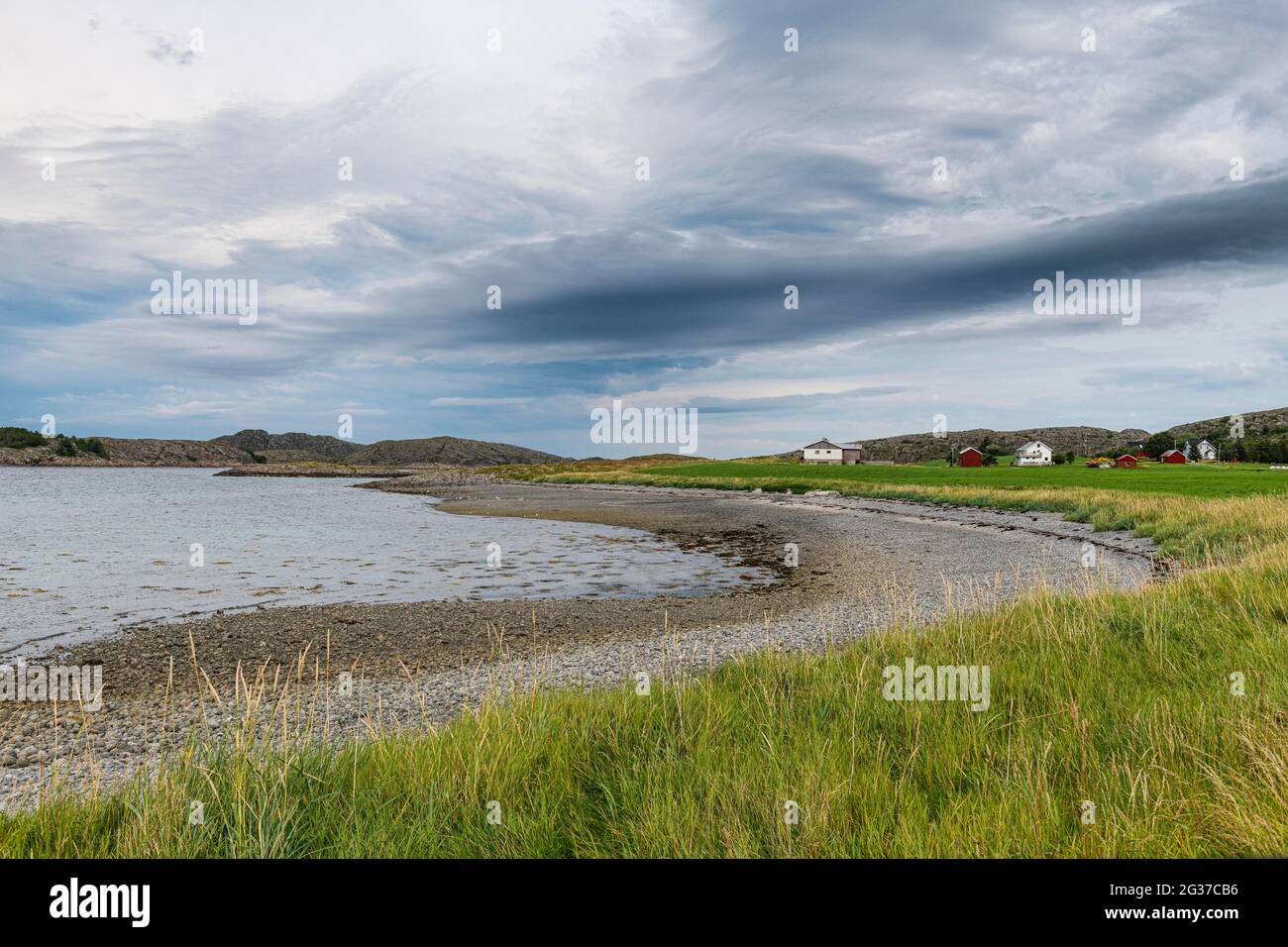 Spiaggia nel sito patrimonio dell'umanità dell'UNESCO, l'Arcipelago di Vega, Norvegia Foto Stock