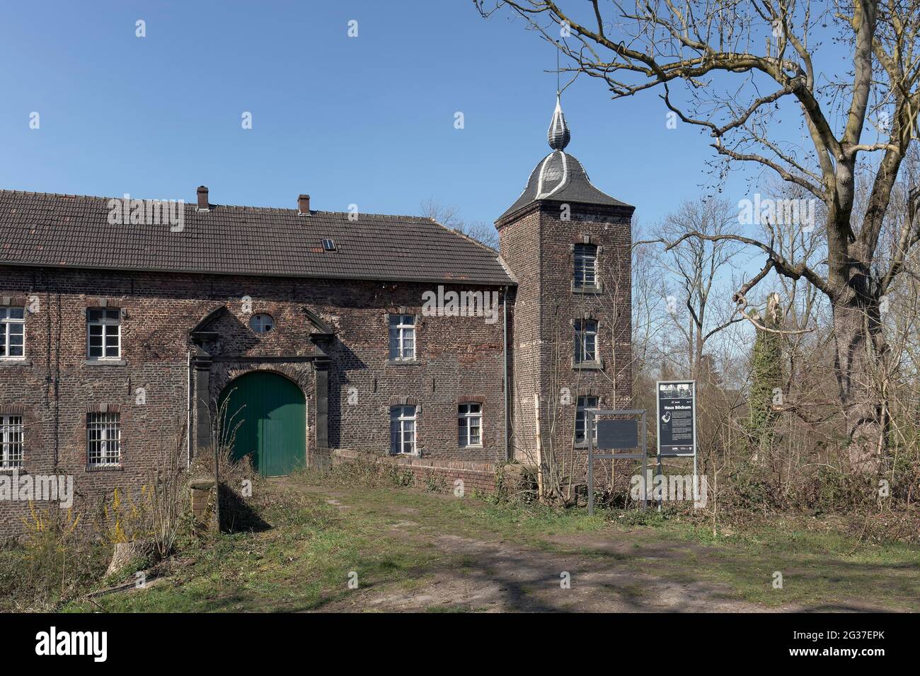 Haus Boeckum, residenza aristocratica medievale, fatiscente, di fronte alla conversione in appartamenti, Duisburg-Huckingen, Nord Reno-Westfalia, Germania Foto Stock