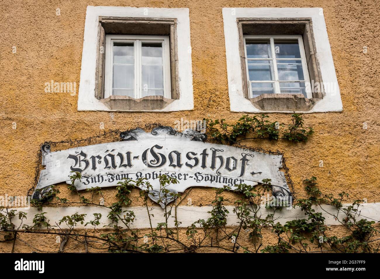 Old inn nel patrimonio dell'umanità dell'UNESCO Hallstatt al lago di Hallstatt, Salzkammergut, alta Austria, Austria Foto Stock