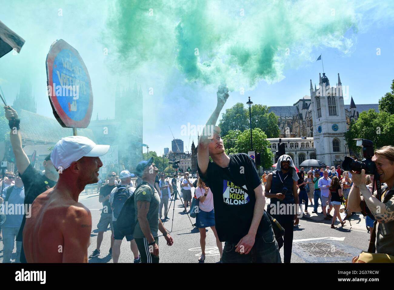Londra, Regno Unito. 14 Giugno 2021. Qualche centinaio di proteste per la libertà senza maschera contro il blocco di Boris extent, anti-vaccinazione fuori Downstreet e Piazza del Parlamento, il 14 giugno 2-21, Londra, Regno Unito. Credit: Picture Capital/Alamy Live News Foto Stock