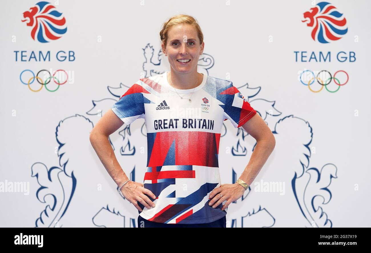 Gran triatleta britannico Jessica Learmouth, durante la sessione di kitting out per le Olimpiadi di Tokyo 2020 al NEC di Birmingham, Regno Unito. Data immagine: Lunedì 14 giugno 2021. Foto Stock