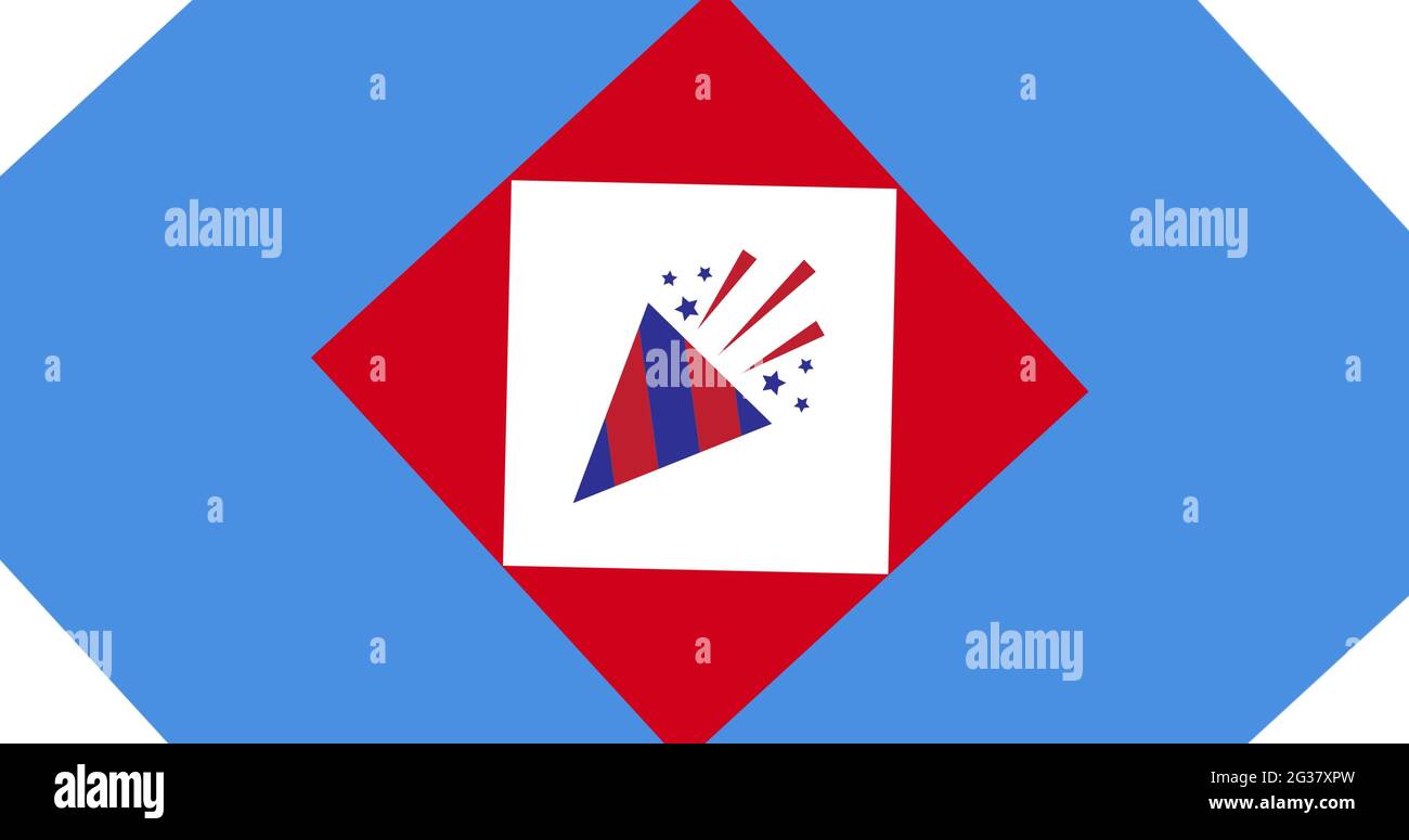 Composizione di festa cracker in colori americano bandiera su sfondo rosso, blu e bianco Foto Stock