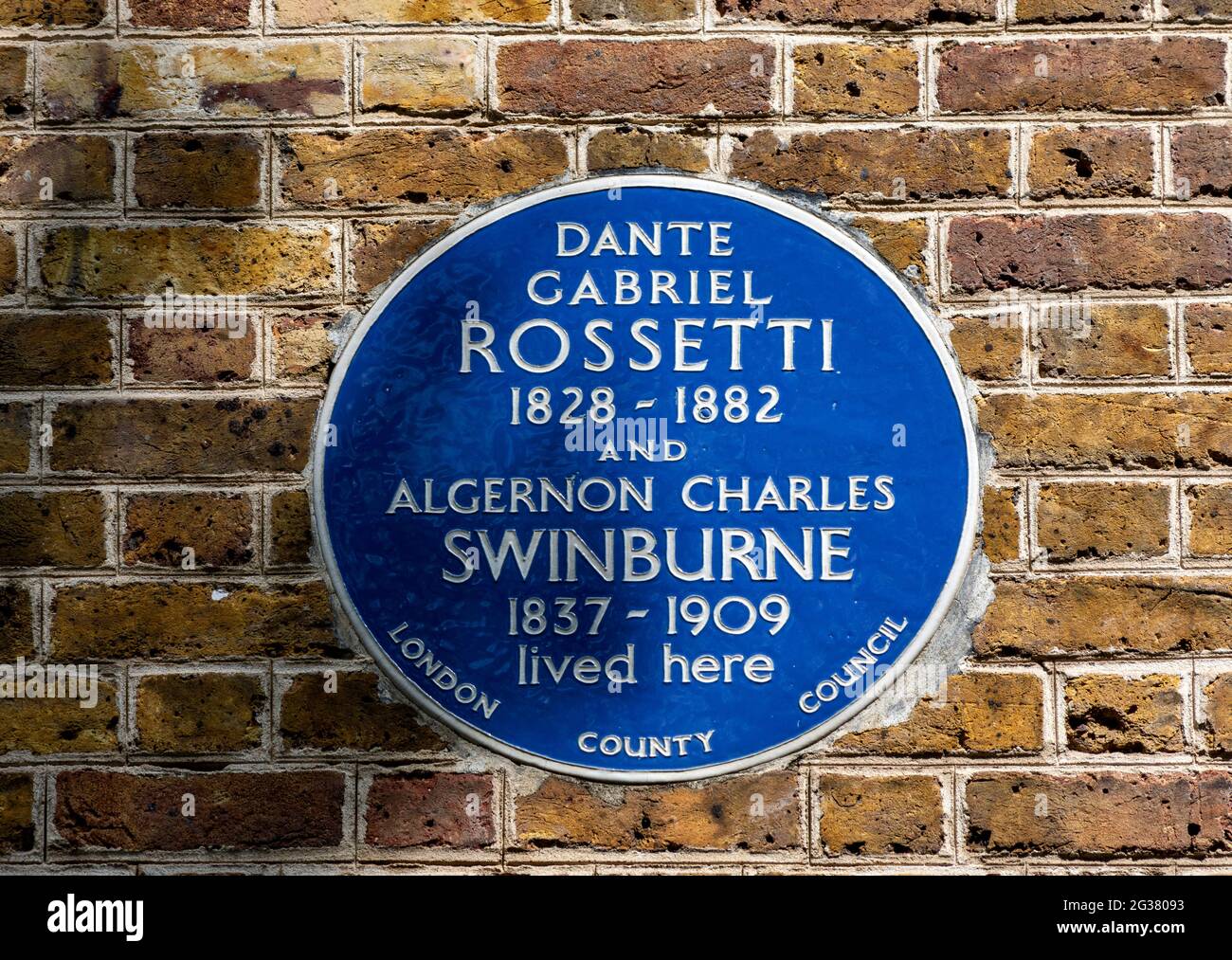 LONDRA INGHILTERRA CHELSEA NUMERO 16 CHEYNE CAMMINA PLACCA BLU SUL MURO PER DANTE ROSSETTI E ALGERNON SWINBURNE Foto Stock