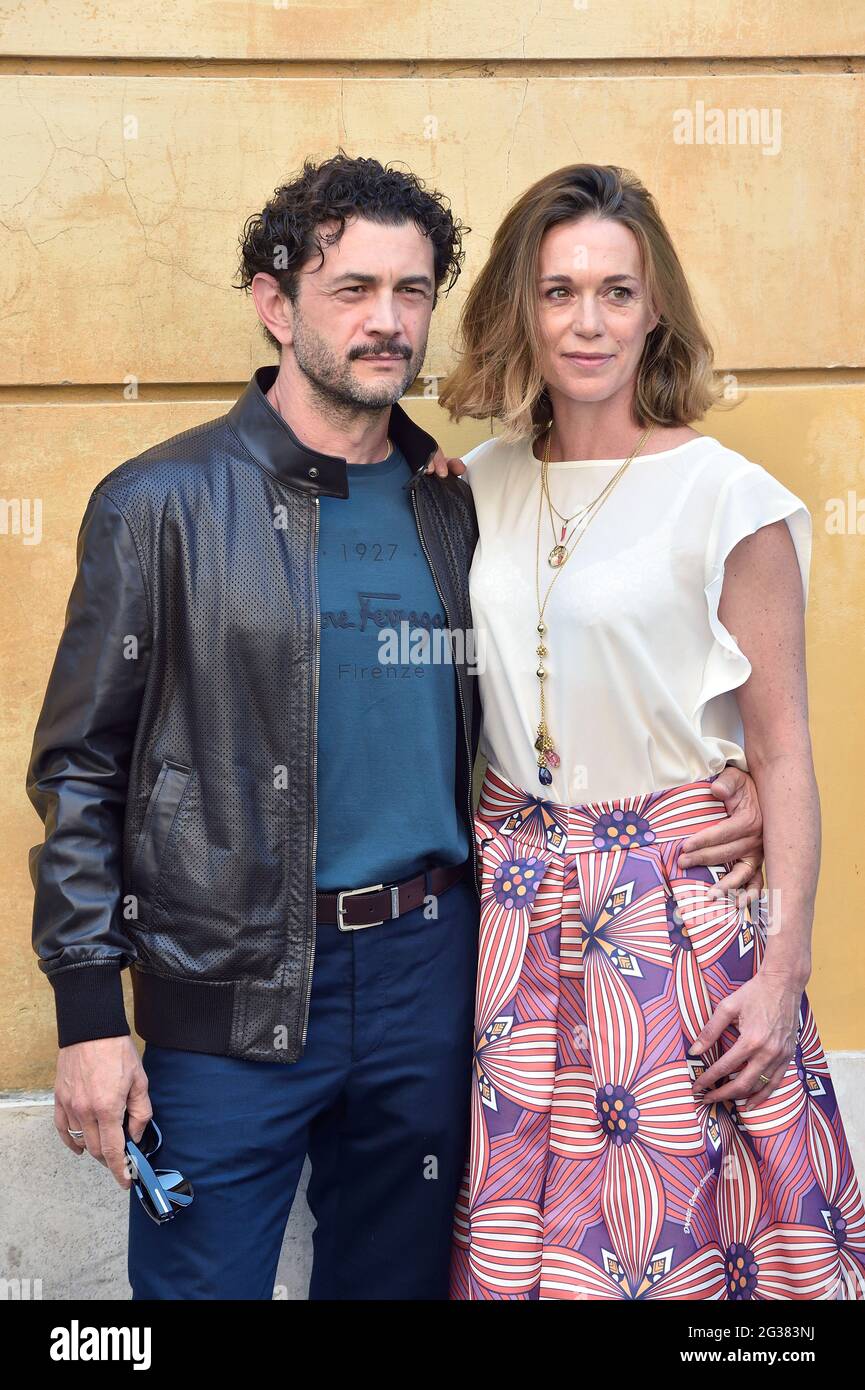 L'attrice italiana Milena Mancini e Vinicio Marchioni durante la fotocellula del film il giorno e la notte di Daniele Vicari. Roma (Italia), 14 giugno 2021 Foto Stock