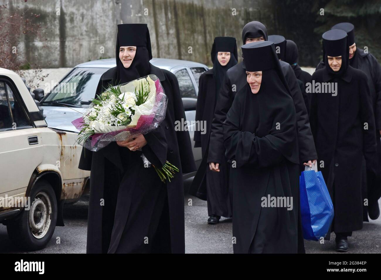 Monache viste durante le celebrazioni dell'Epifania. Svyato-Uspenskaya Svyatogorskaya Lavra è un grande monastero cristiano ortodosso sulla riva destra del fiume Seversky Donets vicino alla città di Svyatogorsk in oblast Donetskaya (regione) dell'Ucraina orientale. Oggi, il monastero costituisce il fulcro del Parco Naturale Nazionale. Foto Stock