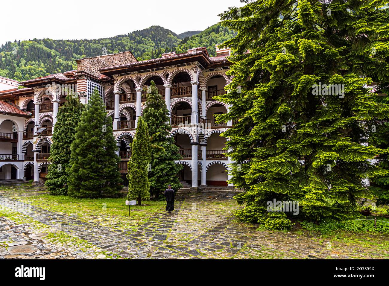 Il Monastero di San Ivan di Rila, meglio conosciuto come il Monastero di Rila (in bulgaro: Рилски манастир, Rilski manastir) è il più grande e famoso monastero ortodosso orientale della Bulgaria. Appartiene al patrimonio mondiale dell'UNESCO. Foto Stock