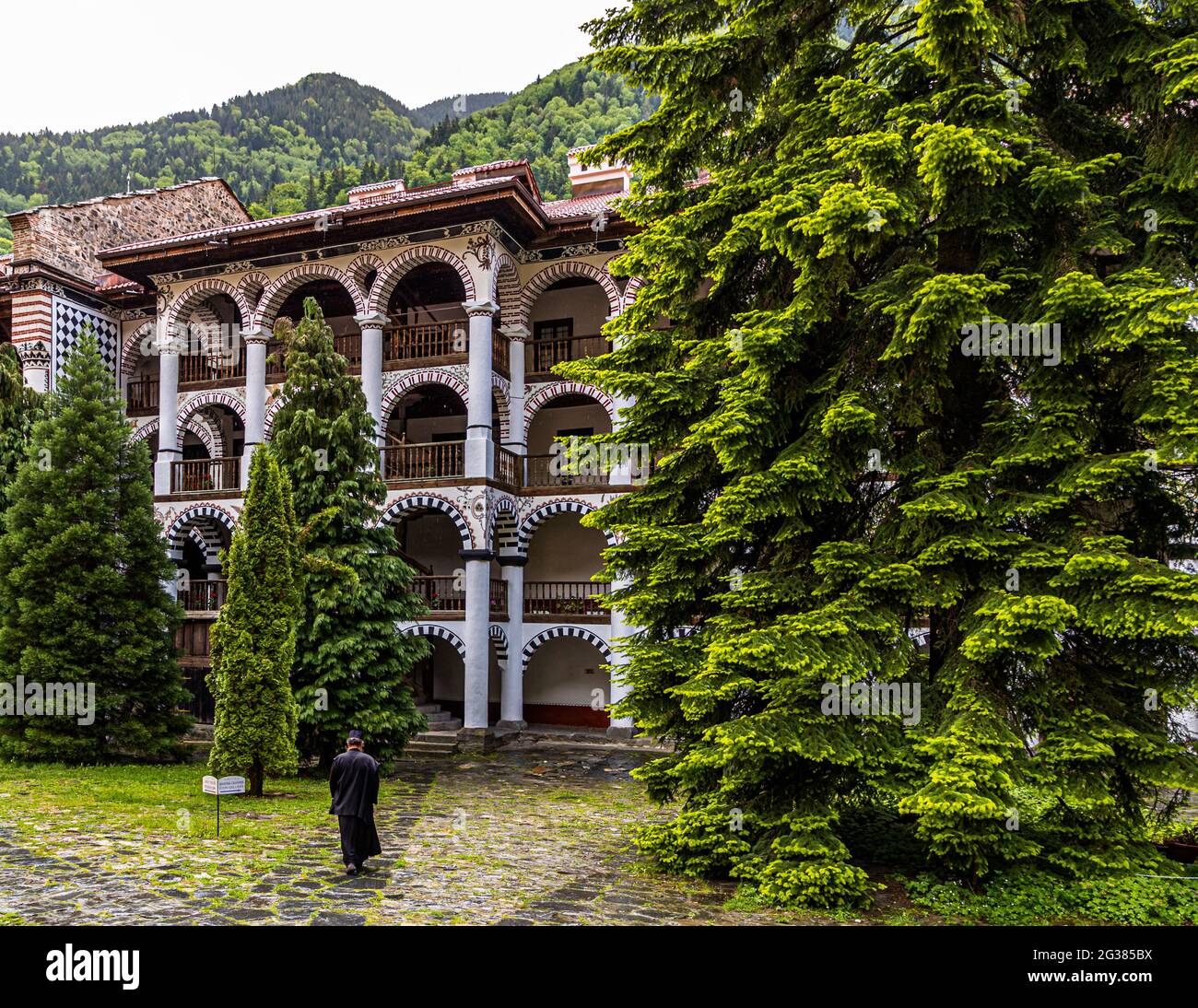 Il Monastero di San Ivan di Rila, meglio conosciuto come il Monastero di Rila (in bulgaro: Рилски манастир, Rilski manastir) è il più grande e famoso monastero ortodosso orientale della Bulgaria. Appartiene al patrimonio mondiale dell'UNESCO. Foto Stock