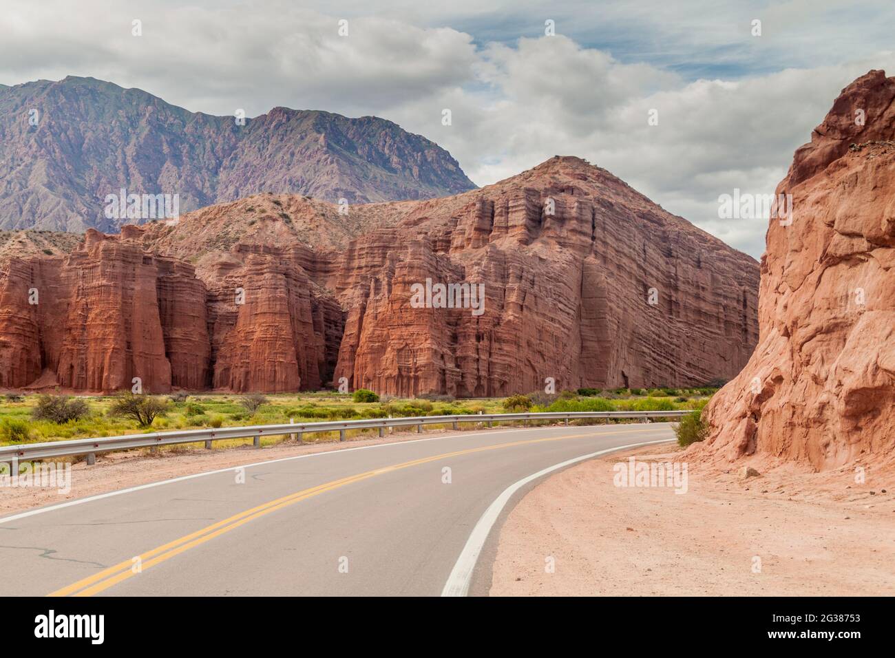 Strada nella valle di Quebrada de Cafayate, Argentina Foto Stock