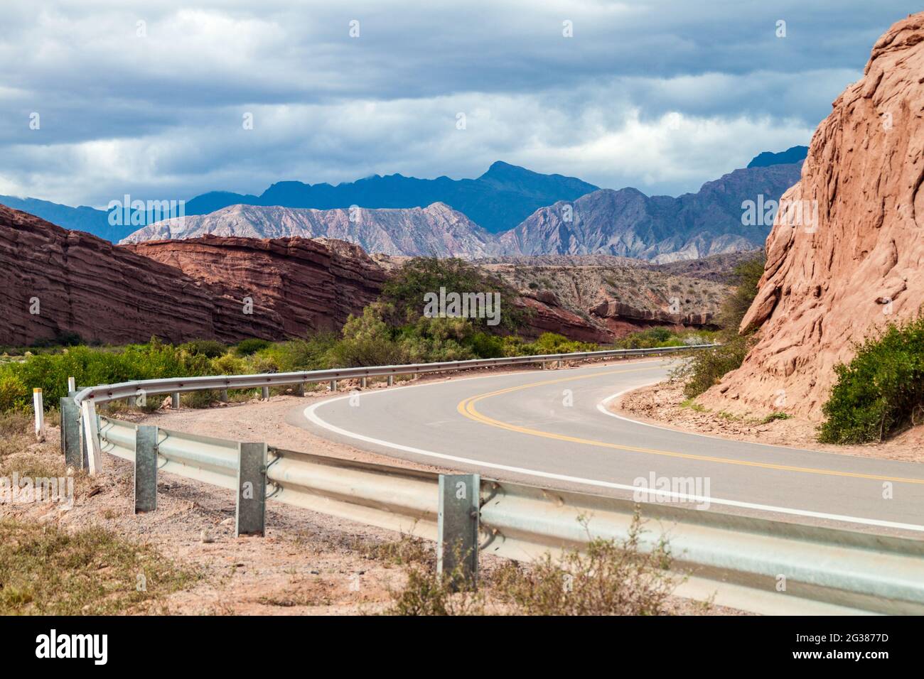 Strada nella valle di Quebrada de Cafayate, Argentina Foto Stock