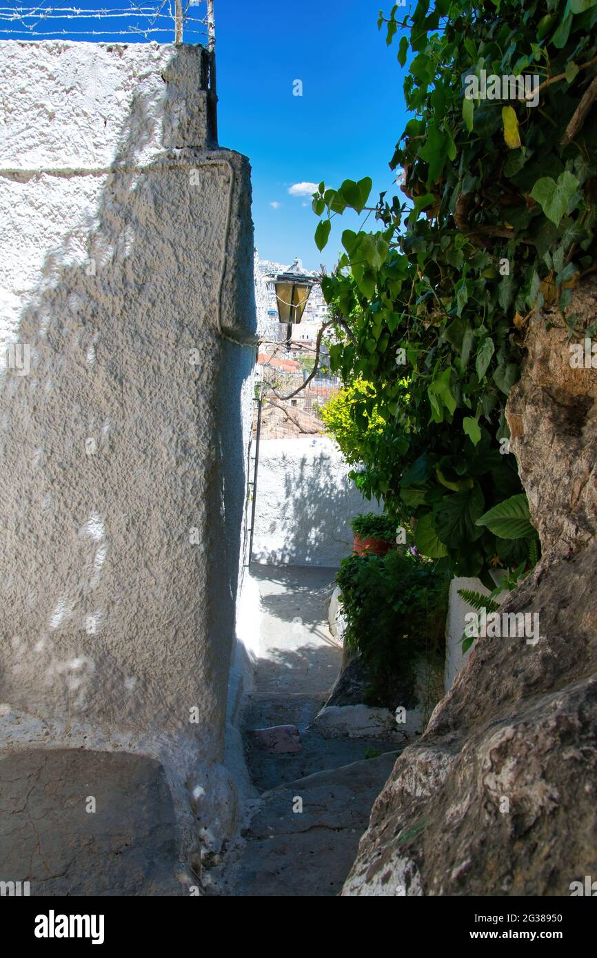 Quartiere di Anafiotika, sotto l'Acropoli, fotografia di strada, Atene, Grecia. Foto Stock