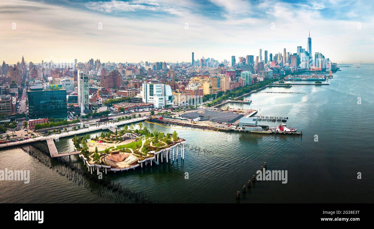 Little Island Park al Pier 55 a New York, un parco artificiale sull'isola nel fiume Hudson a ovest di Manhattan a New York, adiacente al fiume Hudson Pa Foto Stock