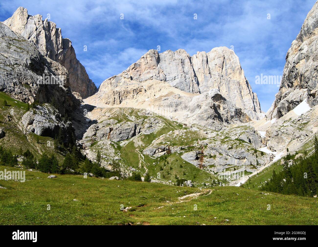 vista sul versante sud della marmolada- cima delle dolomiti italia Foto Stock