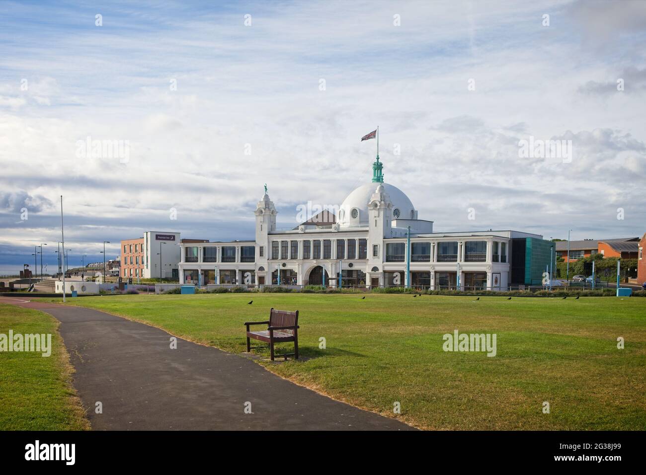 L'iconico e distintivo edificio della Citta' Spagnola, in stile rinascimentale, e' un centro per i pasti e lo svago a Whitley Bay, Tyneside Nord. Foto Stock