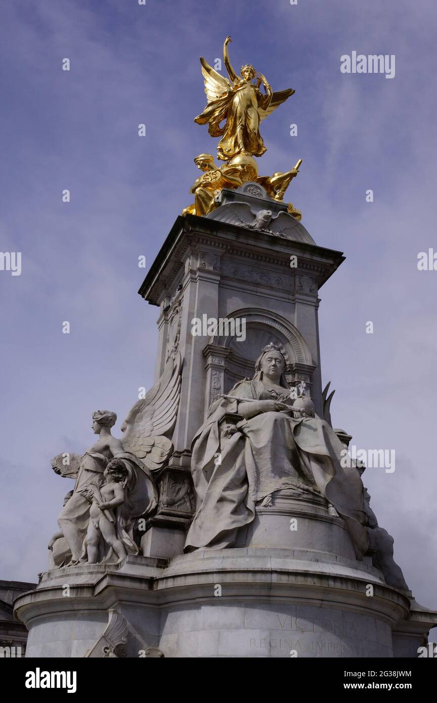 Londra, Regno Unito: Vista del Victoria Memorial nel centro commerciale, di fronte a Buckingham Palace Foto Stock