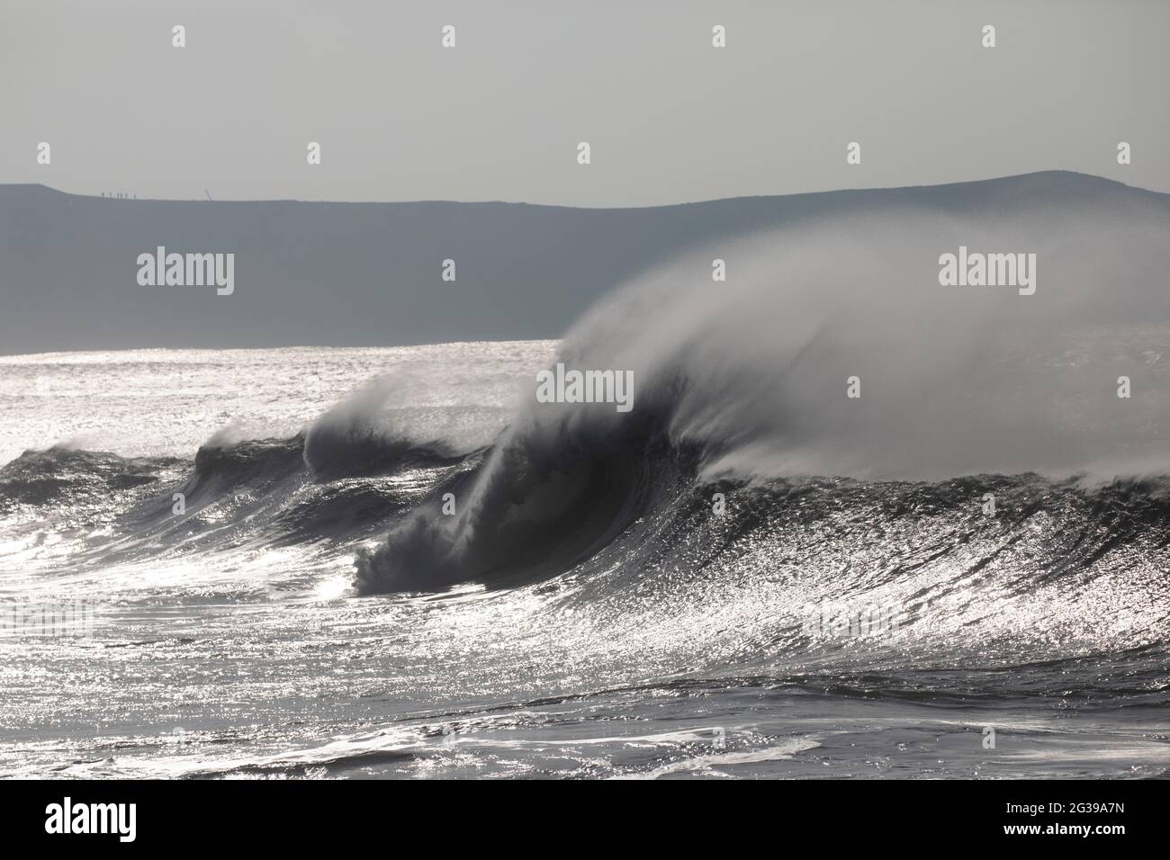 Grandi onde da surf a Fistral Beach Newquay Cornwall Foto Stock