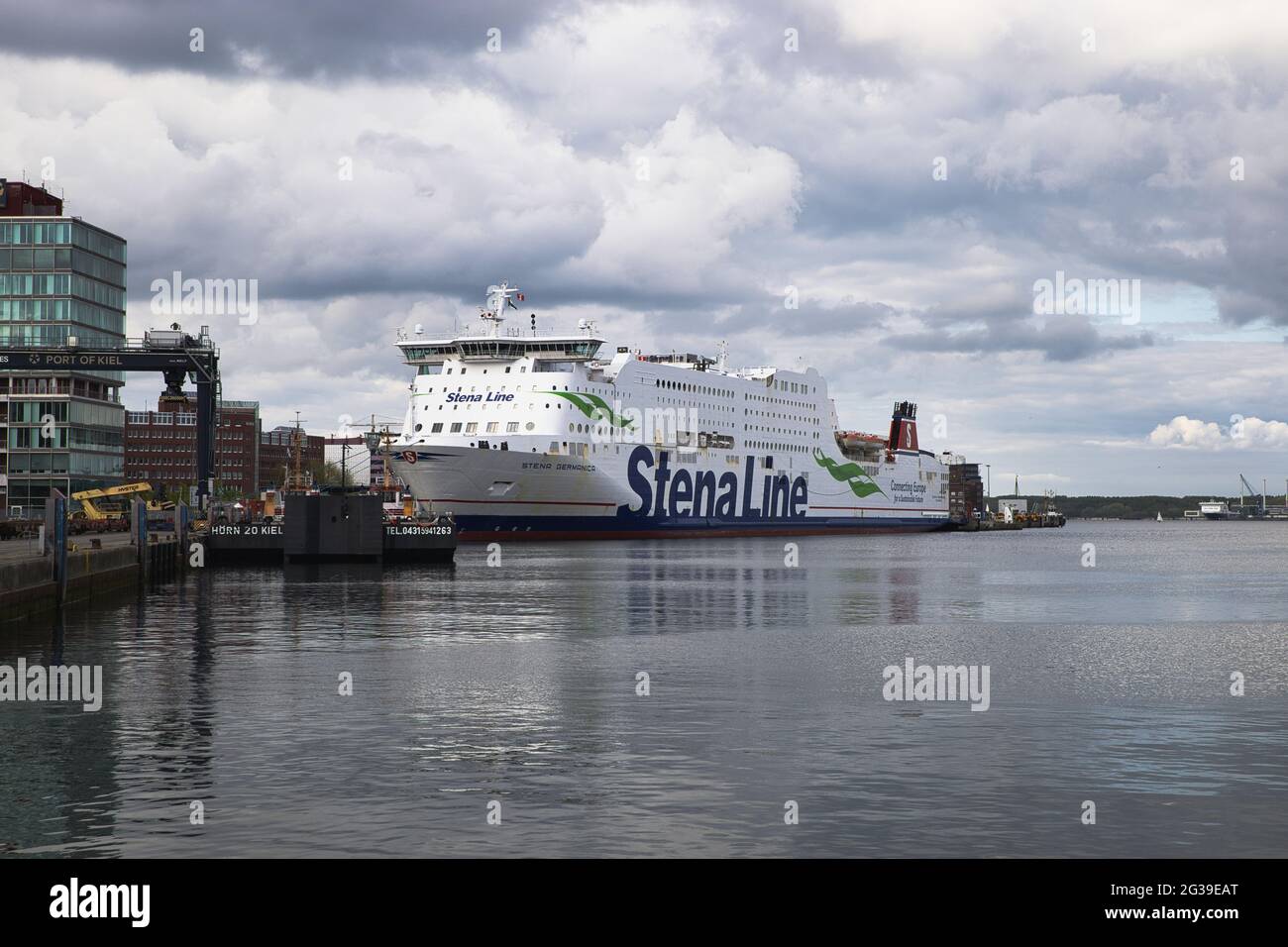 KIEL, GERMANIA - 18 maggio 2021: Kiel, schleswig-holstein, Germania, 18 2021 maggio, Porto della città tedesca Kiel, traghetto stena Line, stena germanica, spazio copia Foto Stock
