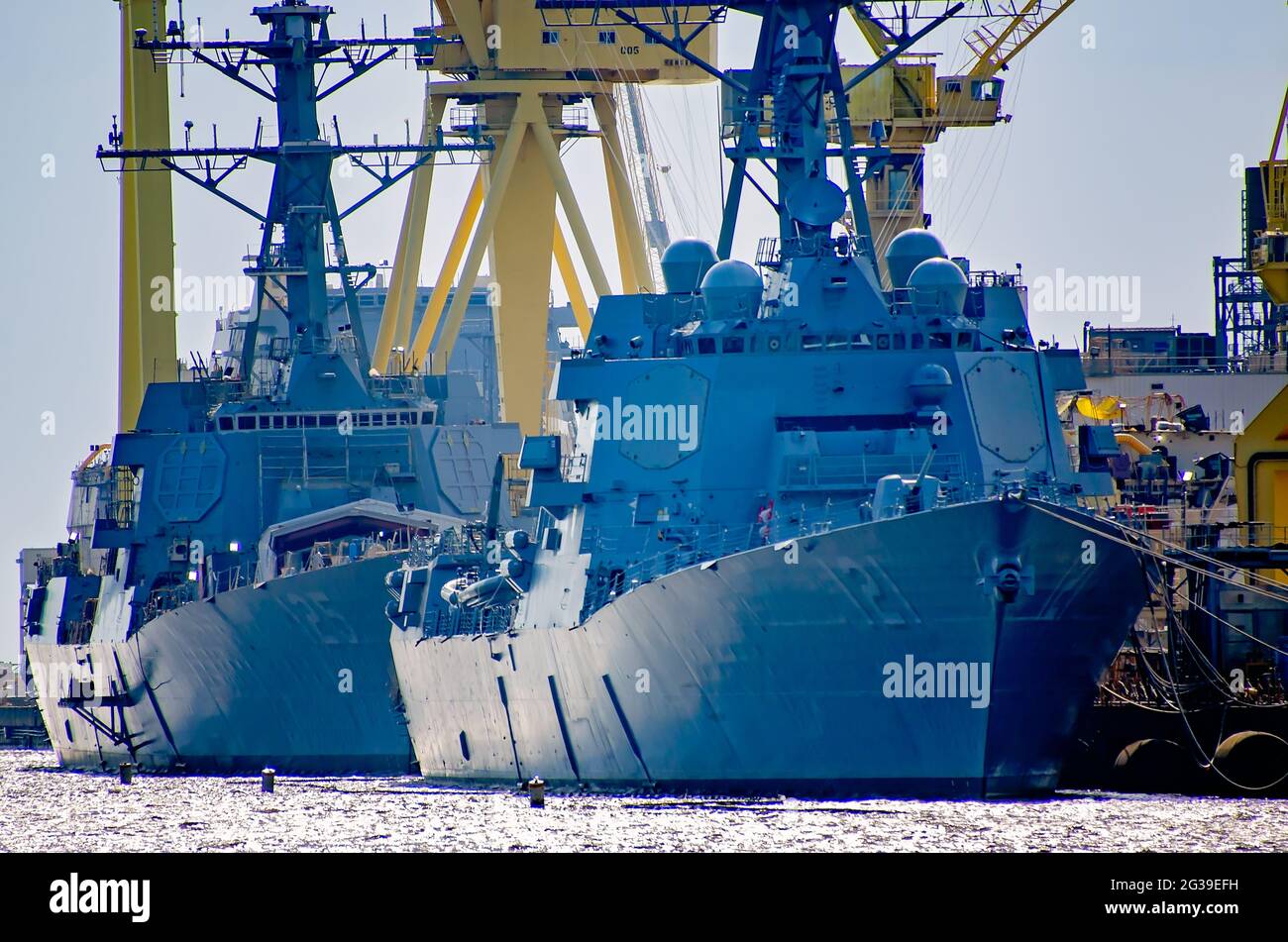 Le navi da guerra militari sono in costruzione presso la Ingalls Shipbuilding, una divisione della Huntington Ingalls Industries a Pascagoula, Mississippi. Foto Stock