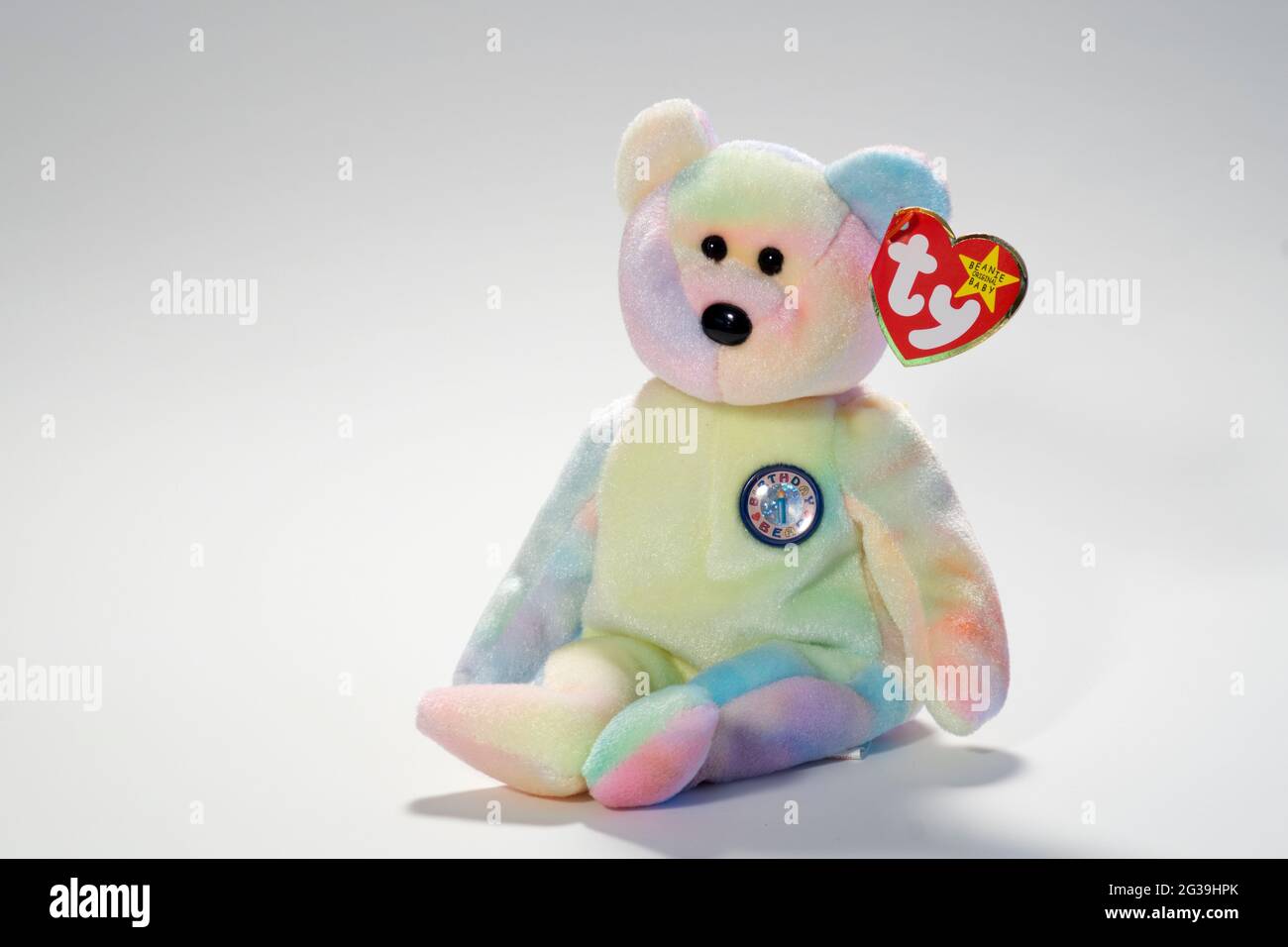 Foto di Beanie Babie di nome B.B. Orso. È un orso che ti permette di inserire la sua data di nascita ufficiale. Foto Stock