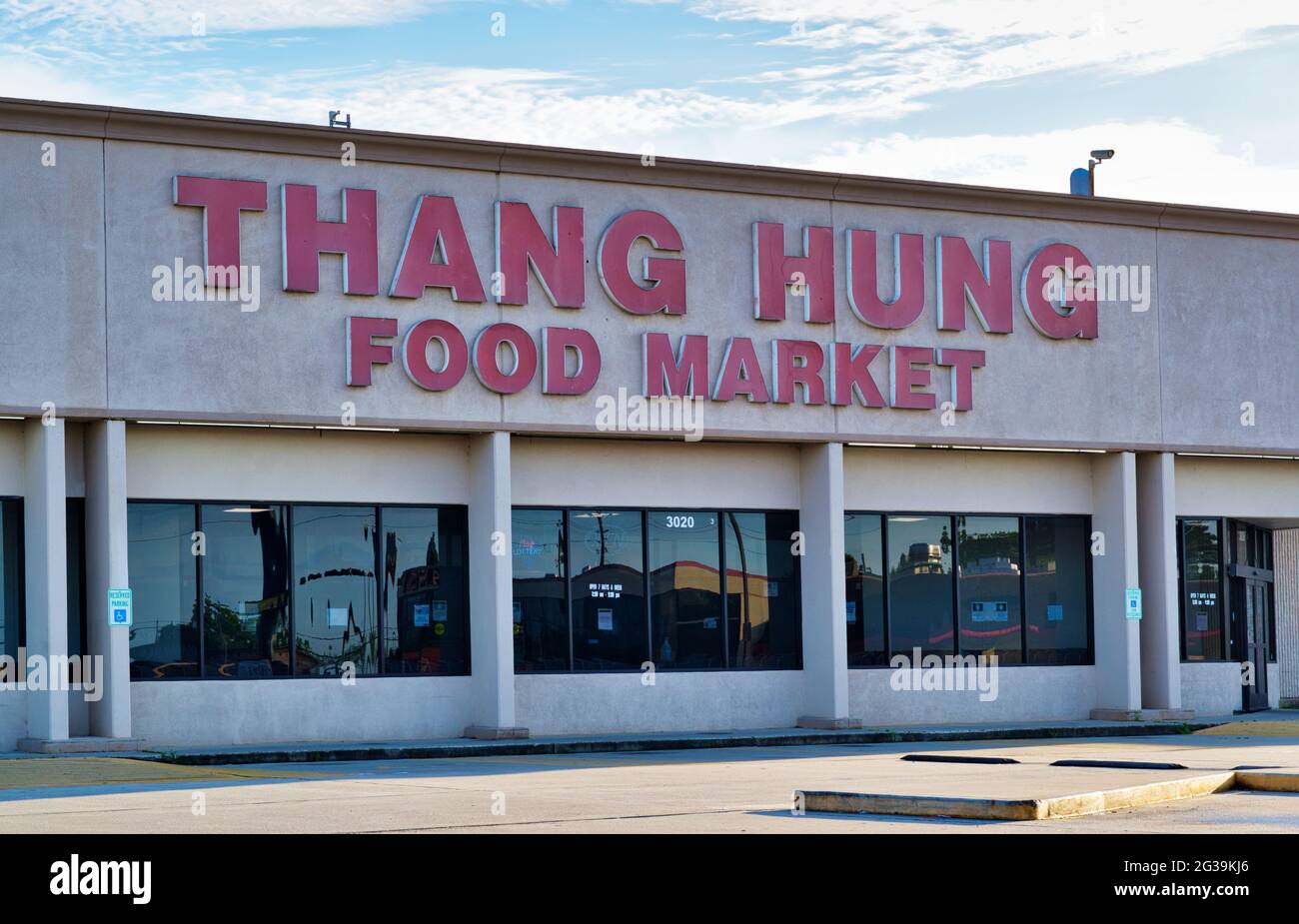 Houston, Texas USA 06-03-2021: Thang Hung Food Market storefront a Houston, Texas. Supermercato a conduzione familiare fondato nel 1990. Foto Stock