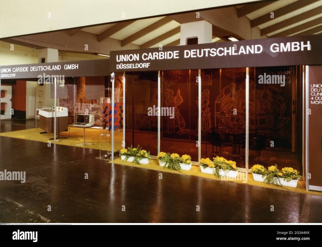Commercio, fiere, stand della Union Carbide Deutschland GmbH, circa 1970, DIRITTI-AGGIUNTIVI-AUTORIZZAZIONE-INFORMAZIONI-NON-DISPONIBILI Foto Stock