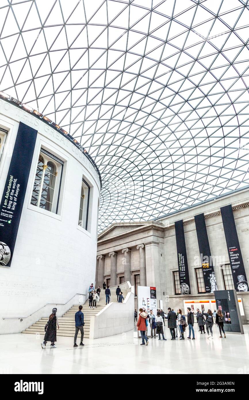 Great Court all'interno del British Museum, Londra, Regno Unito Foto Stock
