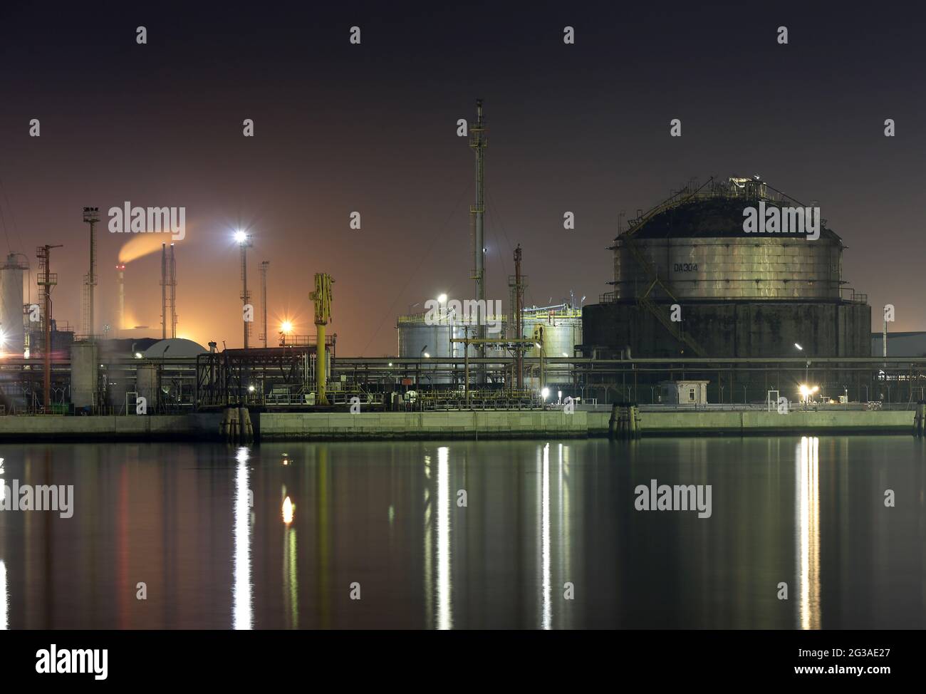 Immagini di Porto Marghera a Venezia con varie vedute dell'area industriale e dello scarico delle merci dalle navi Foto Stock